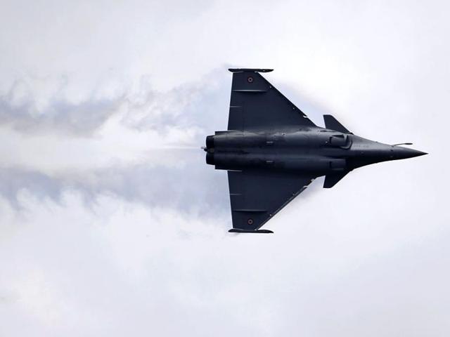 Defence sources said the agreement is likely to be signed ahead of French President François Hollande’s visit to India. (AP Photo) Defence sources said the agreement is likely to be signed ahead of French President François Hollande’s visit to India. (AP Photo)