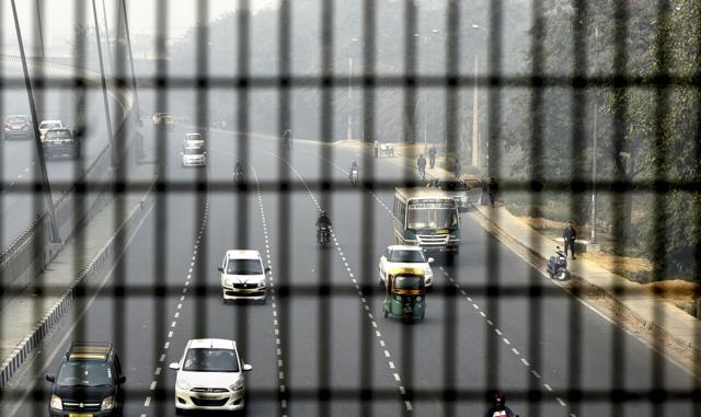 Smooth Traffic Movement at Rao Tula Ram Marg in front of RR Hospital at Outer Ring Road in New Delhi on Thursday. (Vipin Kumar/HT) Smooth Traffic Movement at Rao Tula Ram Marg in front of RR Hospital at Outer Ring Road in New Delhi on Thursday. (Vipin Kumar/HT)