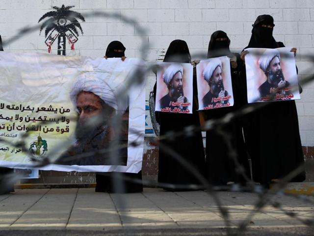 Yemeni women, supporters of Iran-backed Shiite Huthi rebels, hold banners bearing portraits of prominent Shiite cleric Nimr al-Nimr during a demonstration. Huthi rebels in Yemen have intensified cross-border rocket attacks since late last year. (AFP photo) Yemeni women, supporters of Iran-backed Shiite Huthi rebels, hold banners bearing portraits of prominent Shiite cleric Nimr al-Nimr during a demonstration. Huthi rebels in Yemen have intensified cross-border rocket attacks since late last year. (AFP photo)