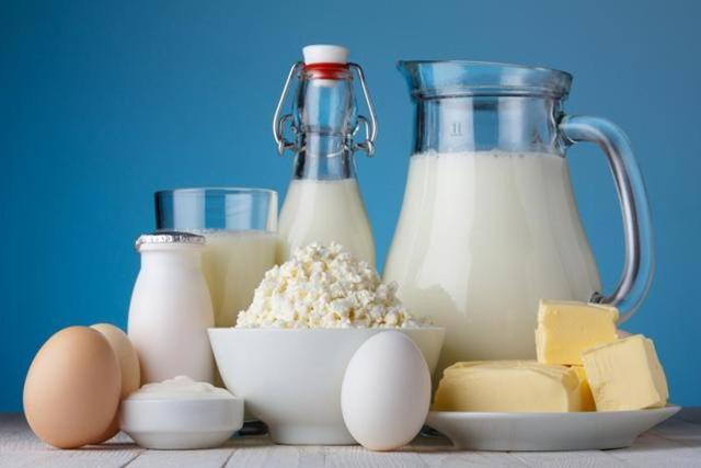 Fat-free or low-fat dairy, including milk, yoghurt, cheese, and/or fortified soy beverages are recommended. (Shutterstock) Fat-free or low-fat dairy, including milk, yoghurt, cheese, and/or fortified soy beverages are recommended. (Shutterstock)