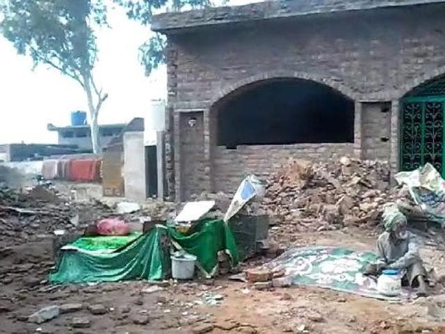 The ‘mazar’ (shrine) of Peer Baba Abdul Shah which was demolished by some Sikh activists on Thursday. (HT Photo) The ‘mazar’ (shrine) of Peer Baba Abdul Shah which was demolished by some Sikh activists on Thursday. (HT Photo)