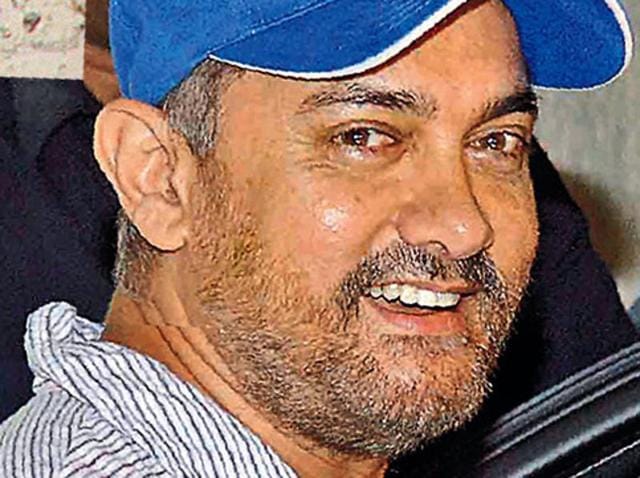 Bharatiya Janata Party (BJP) MP Manoj Tiwari on Saturday said that he did not call Bollywood actor Aamir Khan a traitor despite what had been published in a few dailies, and added that efforts were being made to tarnish his image. (Agencies) Bharatiya Janata Party (BJP) MP Manoj Tiwari on Saturday said that he did not call Bollywood actor Aamir Khan a traitor despite what had been published in a few dailies, and added that efforts were being made to tarnish his image. (Agencies)