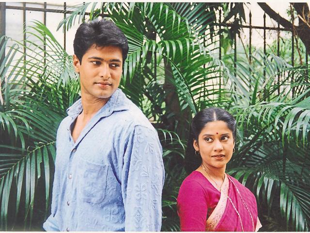 Crickter-turned-actor Salil Ankola with Renuka Shahane in Kora Kagaz. (HT Photo)