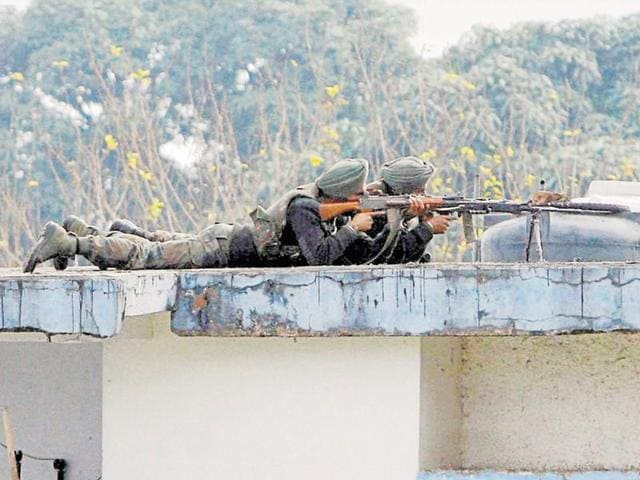 Soldiers are seen on the top of a building at the Indian Air Force base in Pathankot, a day after the end of military operations against terrorists.(PTI Photo) Soldiers are seen on the top of a building at the Indian Air Force base in Pathankot, a day after the end of military operations against terrorists.(PTI Photo)