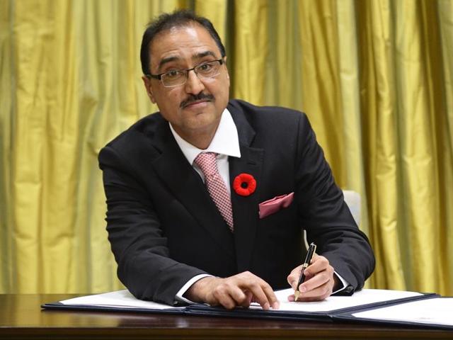Amarjeet Sohi, as he was sworn in as a Cabinet Minister with Canadian Prime Minister Justin Trudeau looking on. (HT Photo) Amarjeet Sohi, as he was sworn in as a Cabinet Minister with Canadian Prime Minister Justin Trudeau looking on. (HT Photo)