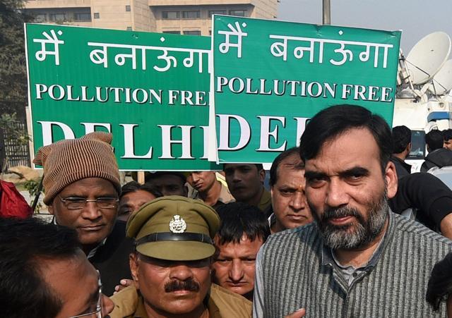 Delhi transport minister Gopal Rai takes a visit during the trial of the odd-even car scheme at ITO in New Delhi on Thursday. (PTI) Delhi transport minister Gopal Rai takes a visit during the trial of the odd-even car scheme at ITO in New Delhi on Thursday. (PTI)