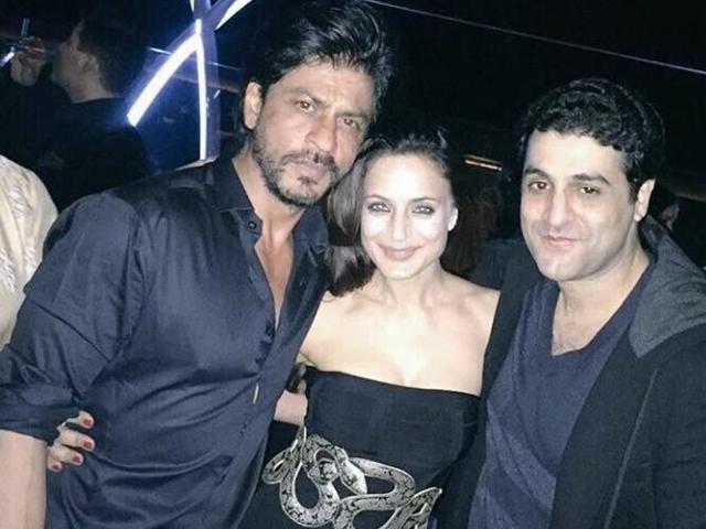 The party attended by everyone from SRK to Hrithik’s very first co-star Ameesha Patel was held at Four Seasons hotel in Worli, Mumbai. Very impressive we must say Mr Roshan! (Twitter) 