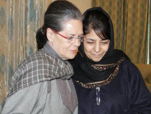 Congress president Sonia Gandhi visited the Srinagar residence of late chief minister Mufti Mohammad Sayeed to condole with his daughter, Mehbooba Mufti, amid speculations of a realignment of political forces in the state.