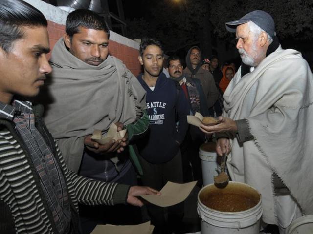 81-year-old Jagdish Lal Ahuja, popularly called as ‘baba’, has become ‘too old’ to continue the langar.(HT Photo)