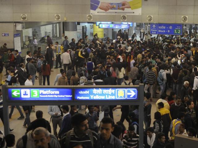 People throng Rajiv Chowk Metro Station in large numbers on the fifth day of the odd-even vehicular restriction trial in New Delhi. (Sonu Mehta/ Hindustan Times) People throng Rajiv Chowk Metro Station in large numbers on the fifth day of the odd-even vehicular restriction trial in New Delhi. (Sonu Mehta/ Hindustan Times)
