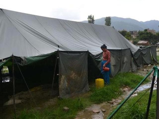 Heavy snowfall over the weekend in the upper Himalayan regions has affected thousands of people who are still living in temporary shelters after their homes were destroyed in last year’s earthquake.. (AFP Photo) Heavy snowfall over the weekend in the upper Himalayan regions has affected thousands of people who are still living in temporary shelters after their homes were destroyed in last year’s earthquake.. (AFP Photo)