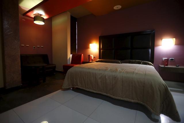 The room of the roadside motel Doux where an operation to recapture Guzman concluded on Friday in Los Mochis, in Sinaloa state, Mexico. (REUTERS) The room of the roadside motel Doux where an operation to recapture Guzman concluded on Friday in Los Mochis, in Sinaloa state, Mexico. (REUTERS)