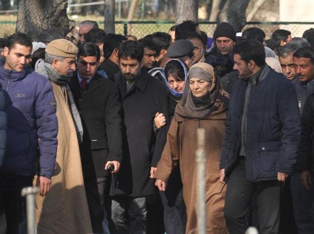 PDP president and daughter of Mufti Mohammad Sayeed arrives along with her brother and mother to offer prayers on the grave of her father in Dara Shikoh park in south Kashmir's Bijbehara town on Sunday. (Waseem Andrabi/HT Photo)
