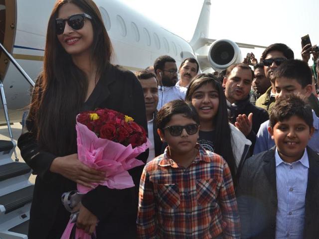 Actor Sonam Kapoor arrives in Saifai on Monday to attend the Ranvir Singh Memorial Saifai Mahostav, Uttar Pradesh’s biggest rural festival. (HT Photo) Actor Sonam Kapoor arrives in Saifai on Monday to attend the Ranvir Singh Memorial Saifai Mahostav, Uttar Pradesh’s biggest rural festival. (HT Photo)