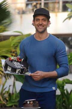 Hrithik Roshan shows off his birthday cake at his residence in Mumbai on January 10, 2016. (AFP)
