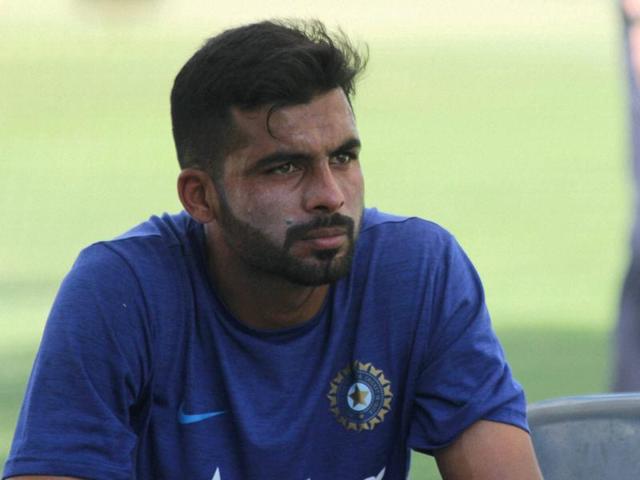 Indian cricketer Barinder Sran during the net session at the WACA ground in Perth. (PTI Photo)