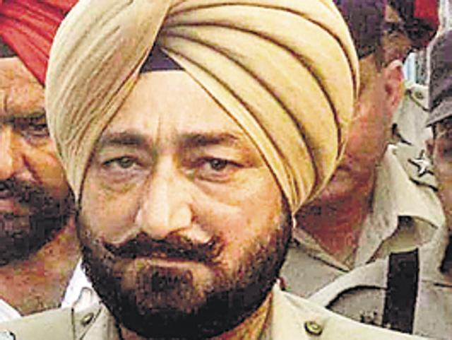 SP Salwinder Singh claimed that he was abdected by five suspected militants in Pathankot, a day before the attack. (HT Photo) SP Salwinder Singh claimed that he was abdected by five suspected militants in Pathankot, a day before the attack. (HT Photo)