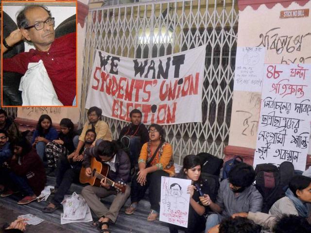 Students of Jadavpur University during protest against Vice Chancellor Suranjan Das (inset) at Kolkata on Sunday. (PTI) Students of Jadavpur University during protest against Vice Chancellor Suranjan Das (inset) at Kolkata on Sunday. (PTI)