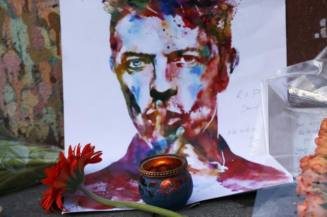 Tributes are seen next to a mural of David Bowie in Brixton, south London, January 11, 2016. David Bowie, a music legend who used daringly androgynous displays of sexuality and glittering costumes to frame legendary rock hits Ziggy Stardust and Space Oddity, has died of cancer. (REUTERS) Tributes are seen next to a mural of David Bowie in Brixton, south London, January 11, 2016. David Bowie, a music legend who used daringly androgynous displays of sexuality and glittering costumes to frame legendary rock hits Ziggy Stardust and Space Oddity, has died of cancer. (REUTERS)