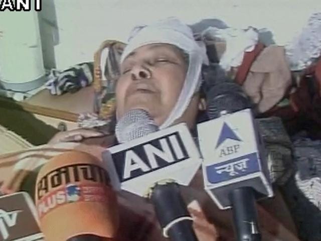 My daughter in law tried to strangle me, hit me with stones on my head, said the woman who was beaten up by daughter in law (ANI) My daughter in law tried to strangle me, hit me with stones on my head, said the woman who was beaten up by daughter in law (ANI)