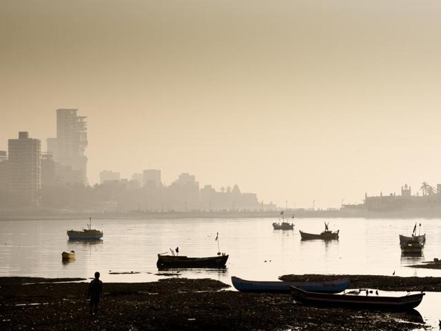 A thick blanket of smog over the city’s skyline at Haji Ali on Monday. (Kunal Patil/HT photo) A thick blanket of smog over the city’s skyline at Haji Ali on Monday. (Kunal Patil/HT photo)