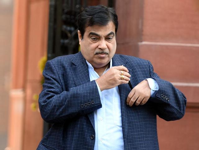 Union minister Nitin Gadkari laid the foundation stone for 7.74-km long bypass which included bridges over Talpona river, Galjibad river and at Mashem.(Sushil Kumar/HT photo)
