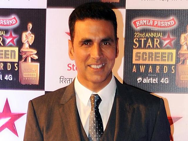 Akshay Kumar and Nimrat Kaur pose with fans. (PTI) Akshay Kumar and Nimrat Kaur pose with fans. (PTI)
