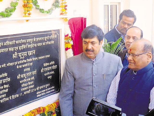 Transport minister Yunus Khan and education minister Kalicharan Saraf at the inauguration of new licence hall and online licence process in Jaipur on Monday. (HT photo)