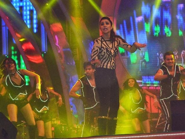 Parineeti Chopra performs at Saifai Mahotsav 2016. (Courtesy Sughar Singh) 