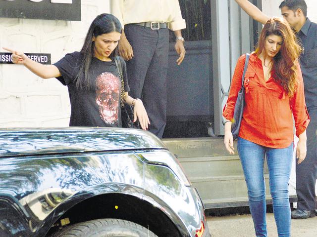 Twinkle Khanna at the Mumbai airport. (Photos: yogen shah) 