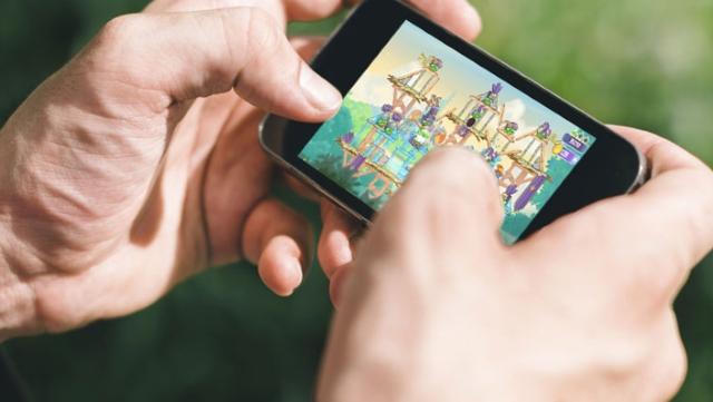 ‘Digital motion sickness’ can cause blurred vision, headaches, giddiness and nausea. (Shutterstock) ‘Digital motion sickness’ can cause blurred vision, headaches, giddiness and nausea. (Shutterstock)