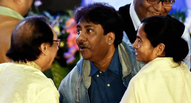 West Bengal chief minister Mamata Banerjee with Ghazal maestro Ghulam Ali and Ustad Rashid Khan in Kolkata on Tuesday. (PTI) West Bengal chief minister Mamata Banerjee with Ghazal maestro Ghulam Ali and Ustad Rashid Khan in Kolkata on Tuesday. (PTI)