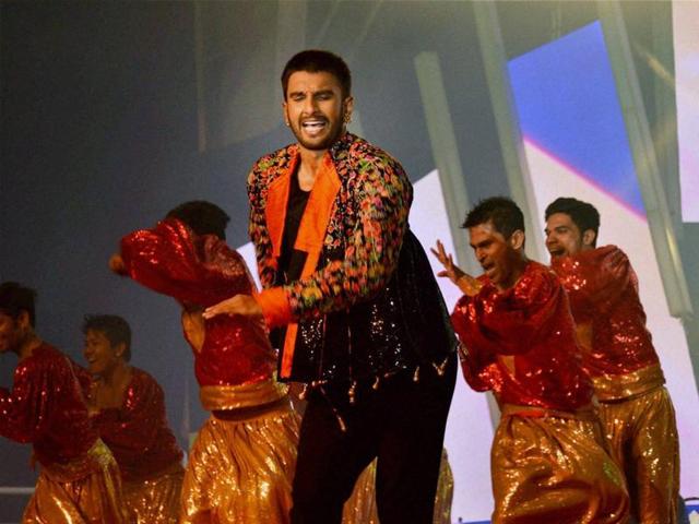 Ranveer Singh flaunts his dancing style at Saifai Mohotsav in Uttar Pradesh.  (PTI) 