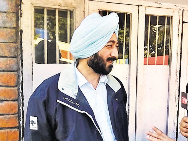 Salwinder has claimed that he along with his jeweller friend Rajesh Verma and helper Madan Gopal were ‘abducted’ by the Pathankot attackers while coming back from the Panjpir shrine on night of December 31. (HT Photo) Salwinder has claimed that he along with his jeweller friend Rajesh Verma and helper Madan Gopal were ‘abducted’ by the Pathankot attackers while coming back from the Panjpir shrine on night of December 31. (HT Photo)