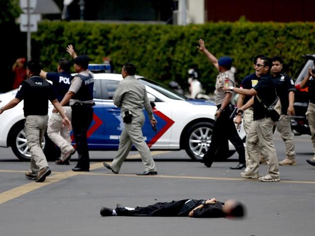 A body of a victim lies at the site of a blast in Jakarta, Indonesia. (Reuters Photo) 