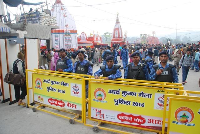 Security personnel at Har Ki Pauri on the first day of Ardh Kumbh Mela. (Vinay Santosh Kumar/HT photo)