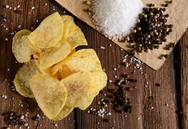 Fried chips, dry fruits and processed food are high in sodium content. (Shutterstock) Fried chips, dry fruits and processed food are high in sodium content. (Shutterstock)