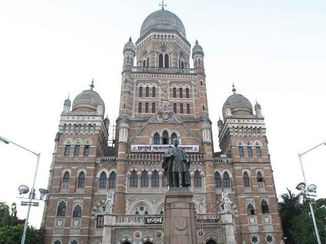 The new open spaces policy could curb free public access to the Mumbai’s 1,068 such plots, which together come to about 1,200 acres. (File photo) The new open spaces policy could curb free public access to the Mumbai’s 1,068 such plots, which together come to about 1,200 acres. (File photo)