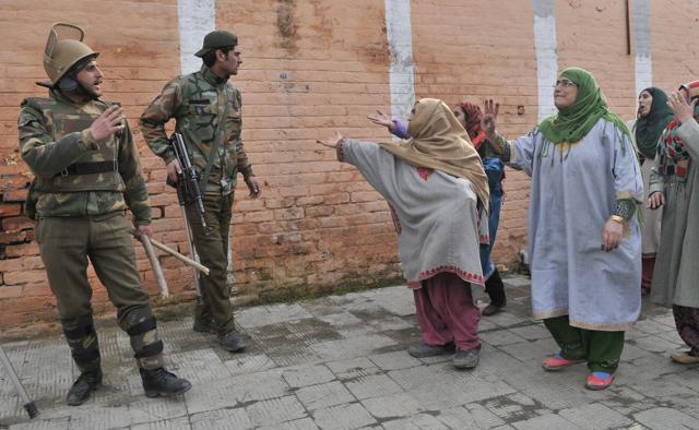 Angry women shouting slogans on policemen during protests in Srinagar. (Waseem Andrabi/HT Photo) Angry women shouting slogans on policemen during protests in Srinagar. (Waseem Andrabi/HT Photo)