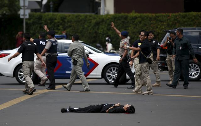 Body of a victim lies at the site of a blast in Jakarta, Indonesia. (REUTERS)
