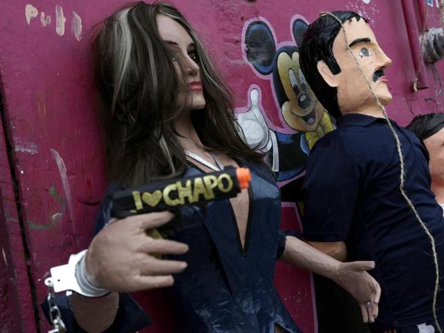 Pinatas depicting Mexican actress Kate del Castillo (L) and the drug lord Joaquin ‘El Chapo’ Guzman are displayed outside a workshop in Reynosa, in Tamaulipas state, Mexico. (Reuters Photo) Pinatas depicting Mexican actress Kate del Castillo (L) and the drug lord Joaquin ‘El Chapo’ Guzman are displayed outside a workshop in Reynosa, in Tamaulipas state, Mexico. (Reuters Photo)