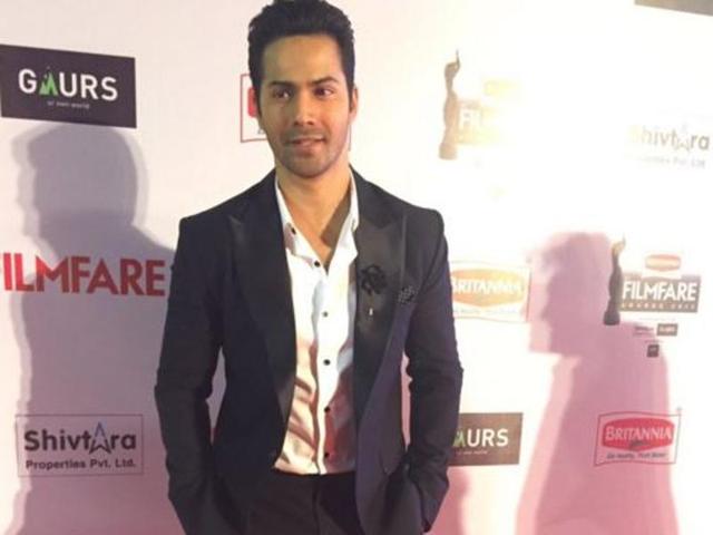 Varun Dhawan is competing with big stars in every award show this year for his performance in Badlapur. (Twitter/Filmfare) 