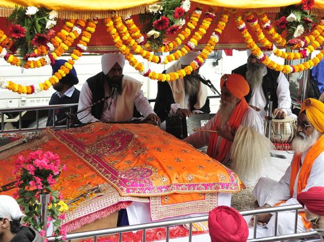 Devotees sing shabads (divine hymns) during the procession taken out ahead of the birth anniversary of the tenth Sikh Guru, Guru Gobind Singh, in Chandigarh on Thursday. (Keshav Singh/HT Photo)