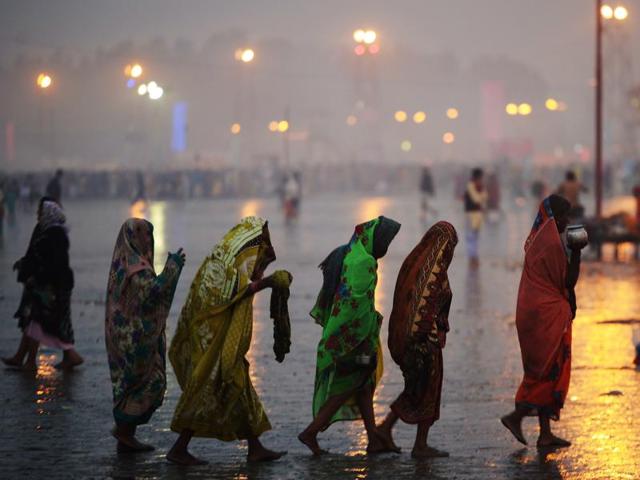 Hindu devotees arrive to take a holy bath before performing rituals during the Gangasagar Mela on the occasion of Makar Sankranti at Gangasagar Island, some 150 km south of Kolkata, on Thursday (AFP) Hindu devotees arrive to take a holy bath before performing rituals during the Gangasagar Mela on the occasion of Makar Sankranti at Gangasagar Island, some 150 km south of Kolkata, on Thursday (AFP)