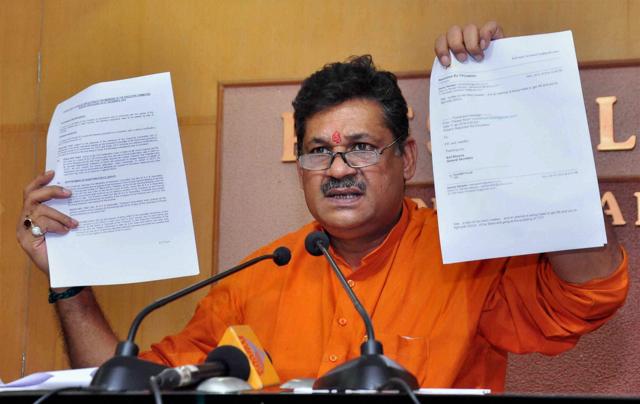 The Delhi court wants Kejriwal and Azad to file their responses by 2 March, 2015 (PTI) The Delhi court wants Kejriwal and Azad to file their responses by 2 March, 2015 (PTI)