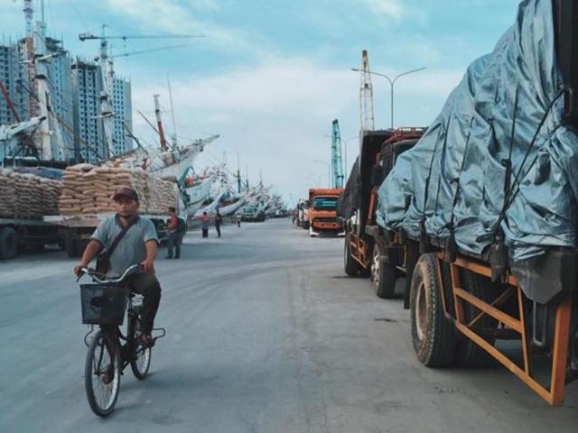 Going home in Sunda Kelapa Harbor, Jakarta. (Instagram/@inroadmemory)
