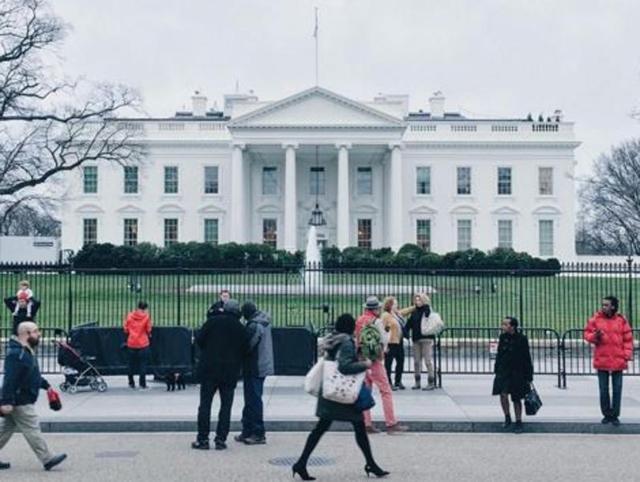 A pasty white White House photographed on a hazy morning in Washington DC. (Instagram/@jennrightmeow)