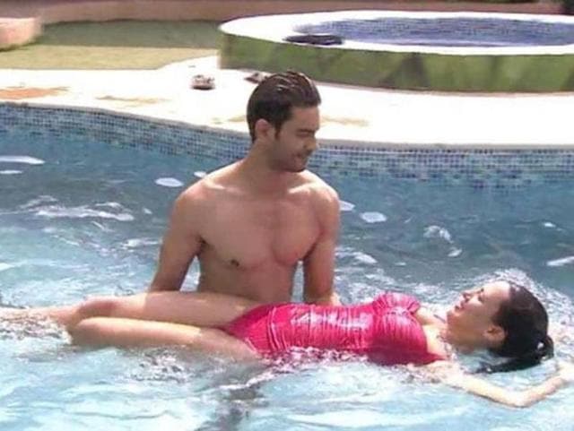 Keith and Rochelle indulged in some pool party romance this season but it wasn’t the only time we have seen Bigg Boss get a little hot. (Colors)