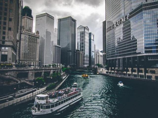 Downtown Chicago looks something out of a sci-fi flick. (Instagram/@resh510)
