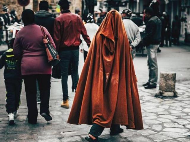 ‘The Kachabiya Man’ on a Tunisian street. (Instagram/@rami.nft)